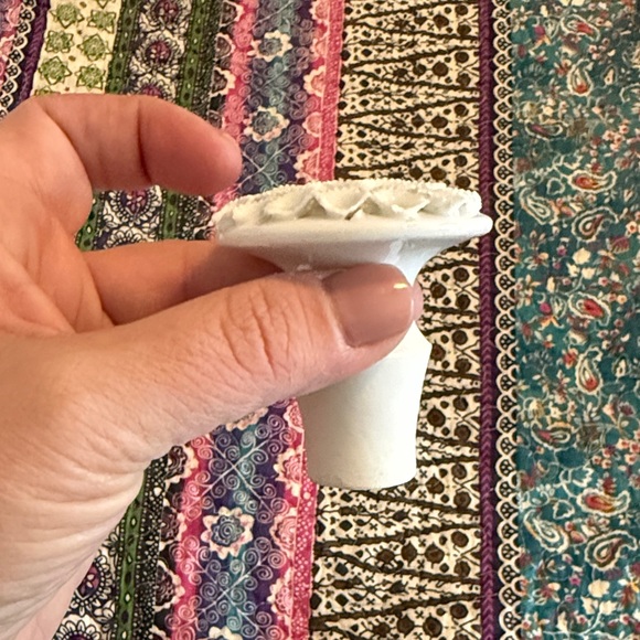 Elegant Floral White Vase - Picture 3 of 8